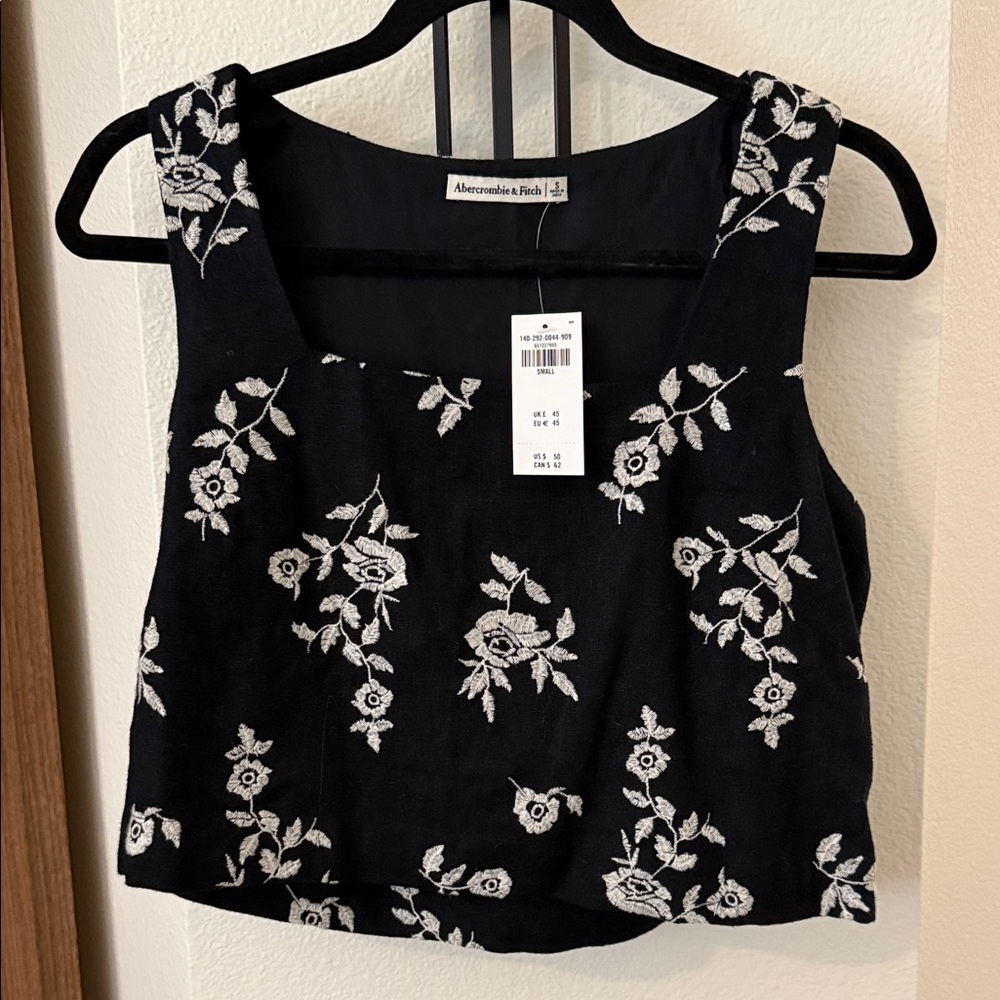 Abercrombie & Fitch Black Crop Top with White Floral Design